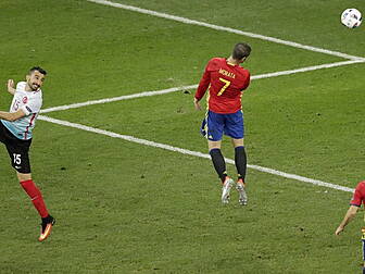 Spain cruise into the last 16...